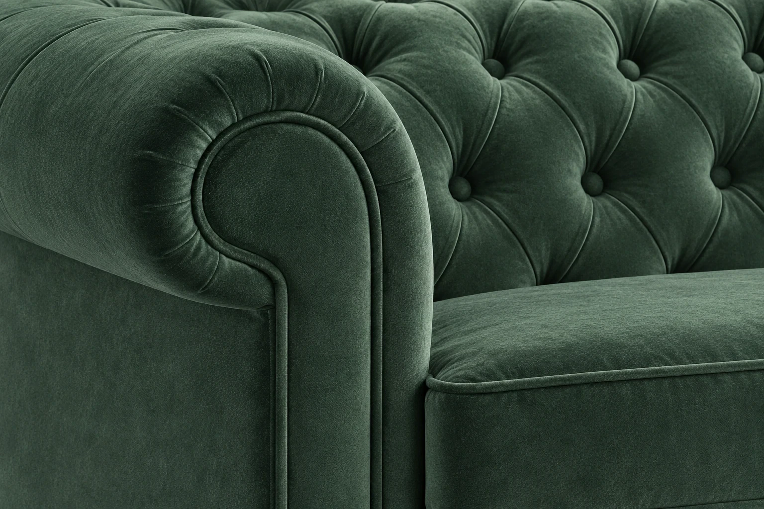 Sofa CHESTERFIELD 2-osobowa w zielonym welurze, zbliżenie pikowania i zwiniętego podłokietnika